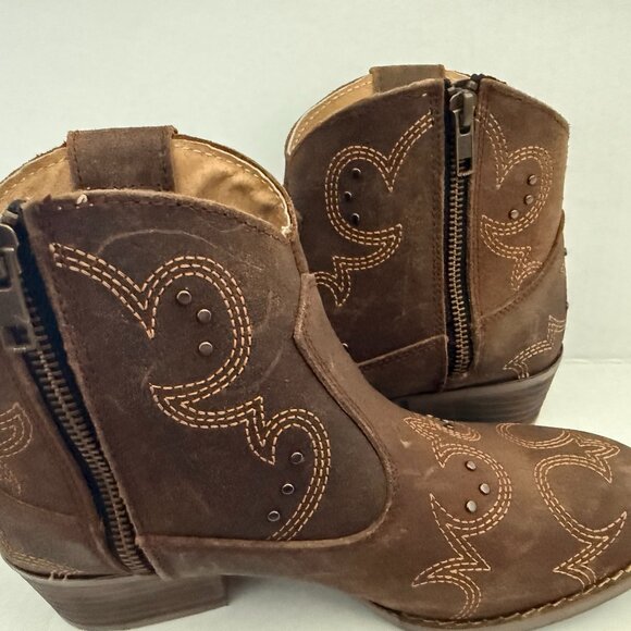 Brown Ankle Boots with Embroidered Design - Picture 1 of 7